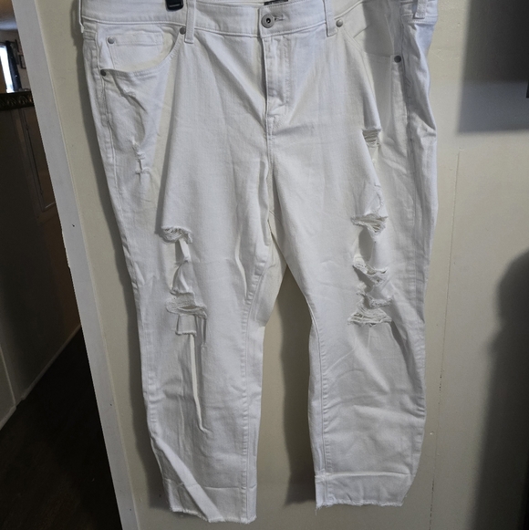 Torrid White Ripped Jeans - Picture 1 of 1